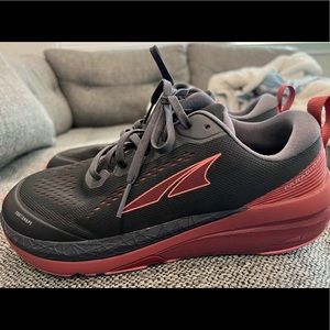 Brand New still in box! Altra women’s running/walking/support sneakers